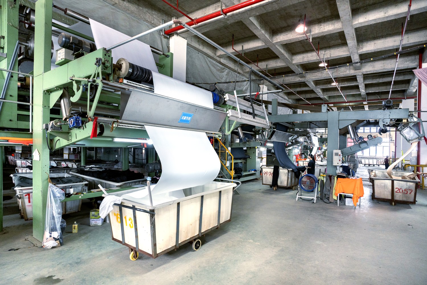 Changshu Huamao Textile workshop fabric processing equipment and production environment