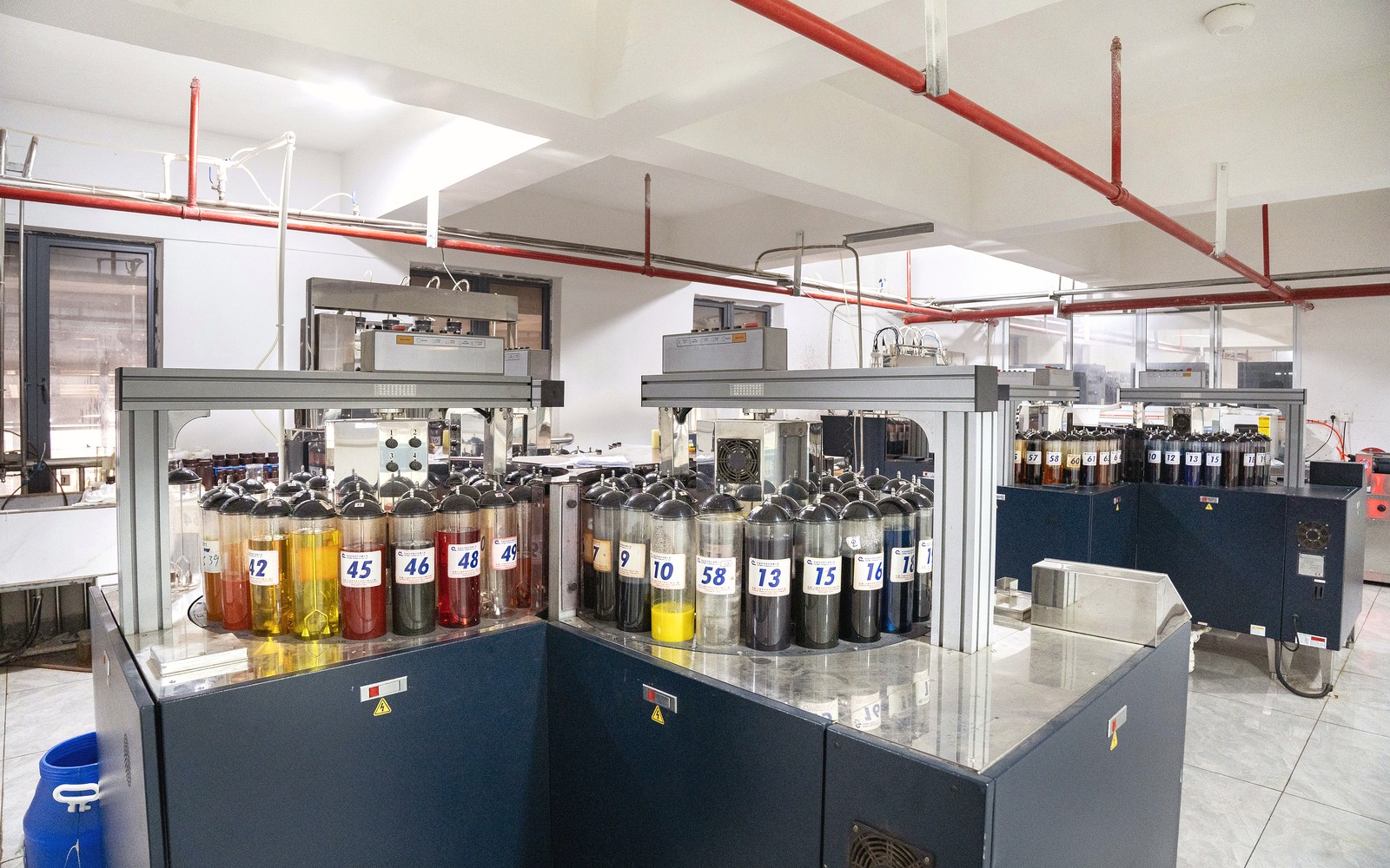 Factory laboratory dye testing equipment for fabric development and color review